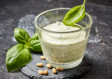  Salsa con pesto e formaggio Quark